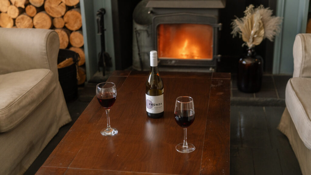 Colonsay Hotel - Log Room 5