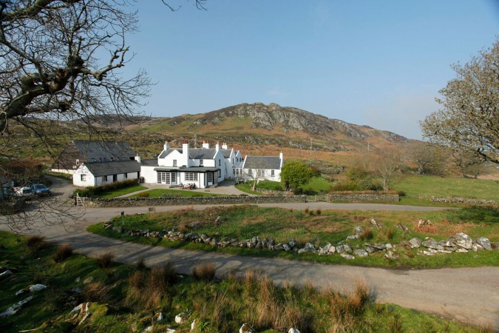 the-colonsay-hotel-and-restaurant-medium